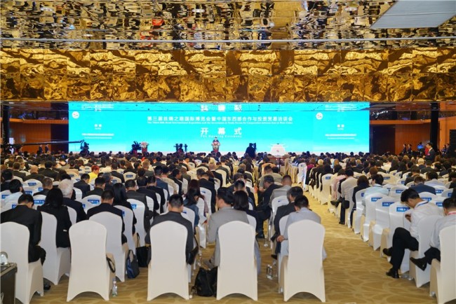 La cérémonie d'ouverture de la 3ème Exposition Internationale de la Route de la Soie (photographe : Shui Lianhua)