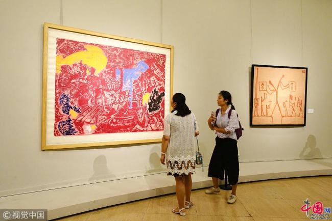 L’exposition d’une sélection d’œuvres précieuses conservées au musée d’art national de Chine a été inaugurée le 27 juin à Beijing. Plus de 200 créations raffinées, allant de la peinture à l'huile, la gravure, la photographie à la sculpture, créées par une centaine d’artistes originaires de 61 pays et régions du monde, dont Pablo Picasso, Salvador Dalí, Andy Warhol, David Hockney, Marcus Lüpertz, Jörg Imendorf et Gerhard Dicht, présentent les échanges culturels et artistiques approfondis entre la Chine et les autres pays du monde.