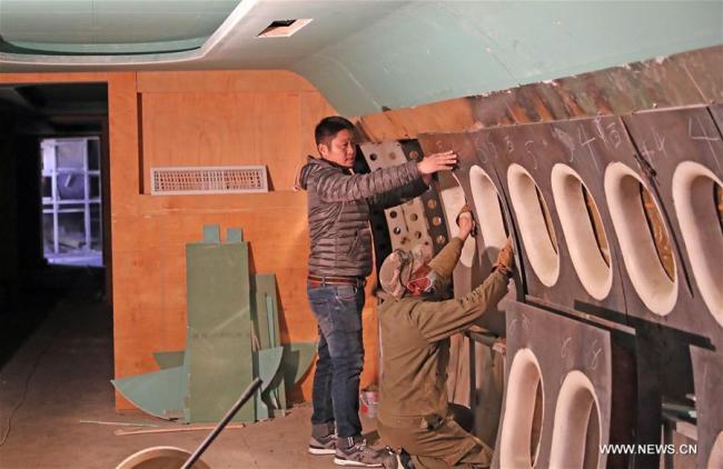Liaoning : un villageois construit une maquette d'avion grandeur nature