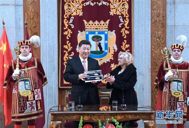 Xi Jinping accepte une clé en or de la ville Madrid