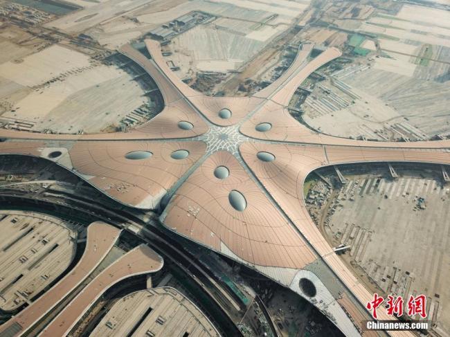   Le nouvel aéroport de Beijing en pleine construction
