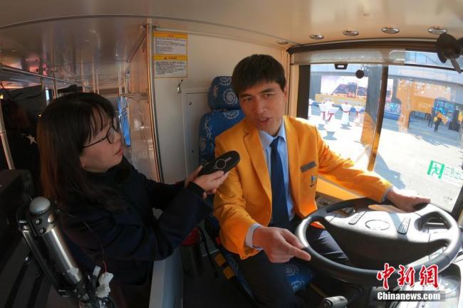 Shanghai : les premier bus touristiques équipés d’une IA mis en service