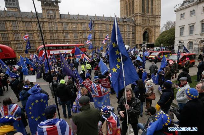 Le parlement britannique rejette l'accord sur le Brexit lors d'un vote historique
