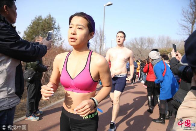 Des milliers de coureurs en sous-vêtements ont participé à la course annuelle Undie Run dans le parc forestier olympique de Beijing, le 24 février 2019. Undie Run est une course ludique dans laquelle les participants doivent se mettre en petite tenue avant le départ.