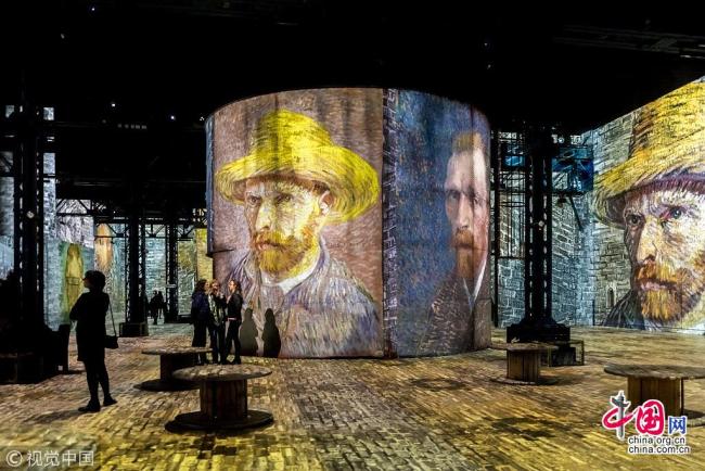 L’Atelier des Lumières de Paris propose aux visiteurs une promenade dans l’univers de Van Gogh avec une exposition immersive baptisée « Van Gogh, la nuit étoilée », qui durera jusqu’au 31 décembre 2019.
