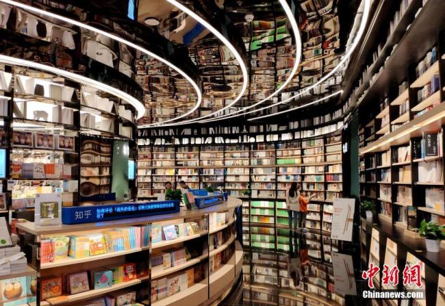 Fujian : une librairie attire les foules grâce à sa décoration originale