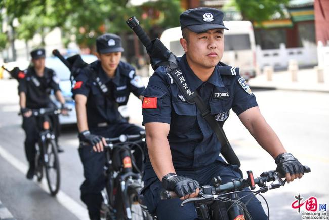 La police chinoise équipée d’un nouveau bâton policier
