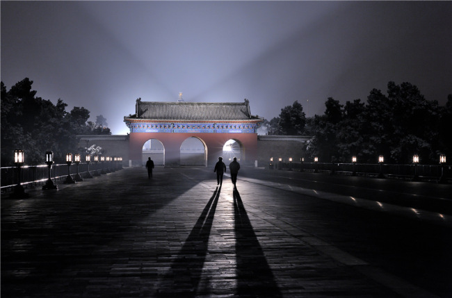 Promenade nocturne à Beijing, véritable plongeon dans le passé (Photo/ Philippe Bourgeois (France))