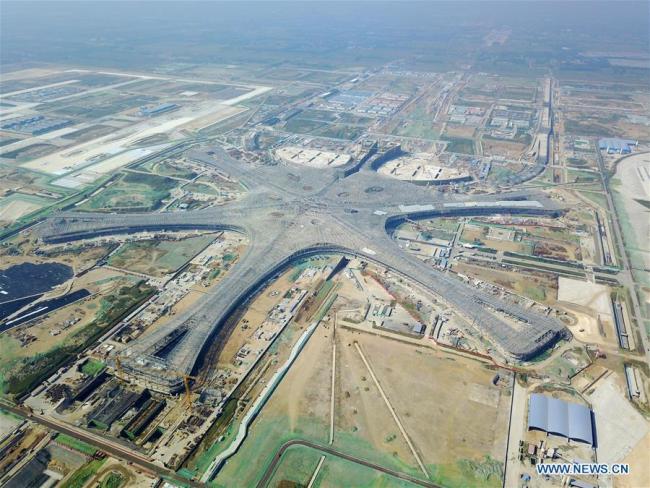Photo aérienne prise le 18 septembre 2017, montrant l'aéroport international de Beijing Daxing en construction à Beijing.