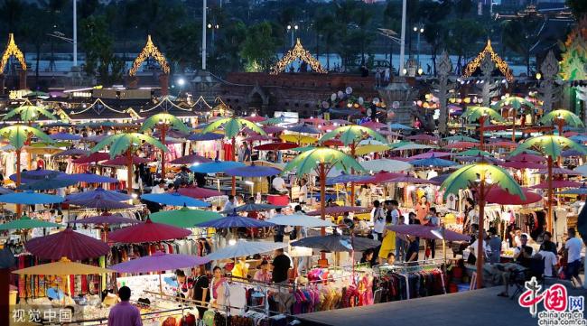 Photos : venez découvrir les marchés de nuit en été