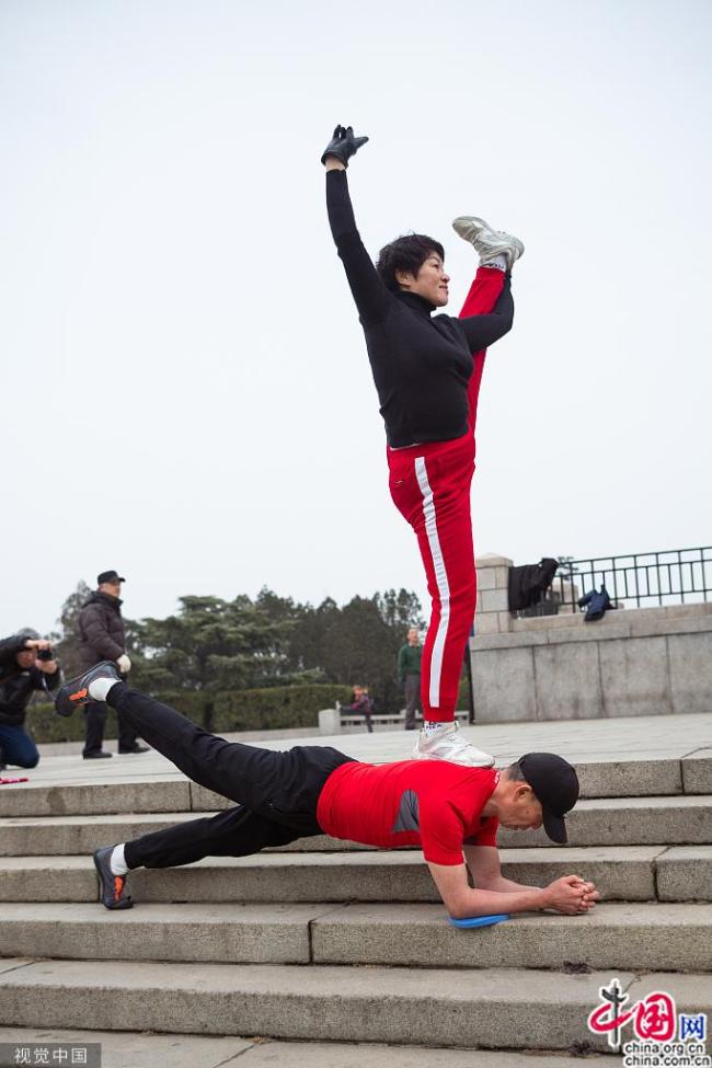 Photos : des seniors férus de sport dans les parcs chinois