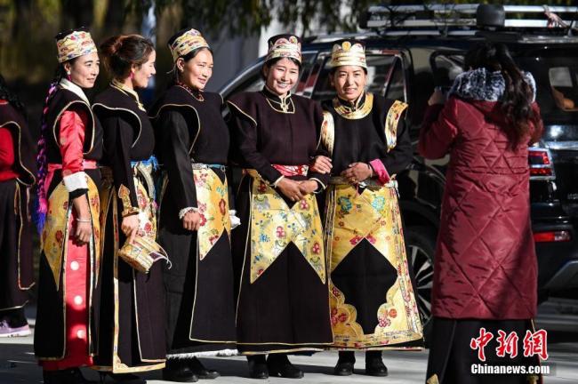Le 27 novembre, les habitants du village de Tongmai célèbrent le Nouvel An Gongbo.