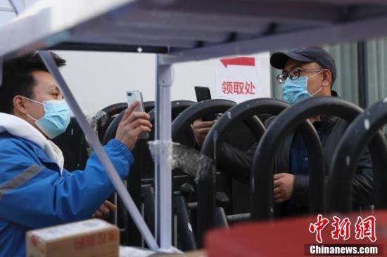 En photos : la journée d’un jeune livreur à Beijing