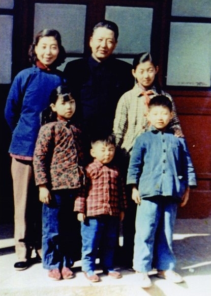 Qi Xin avec sa famille en 1959