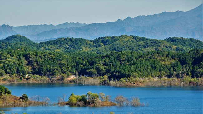 Paysage du réservoir de Miyun, dans la banlieue nord-est de Beijing, capitale chinoise.
