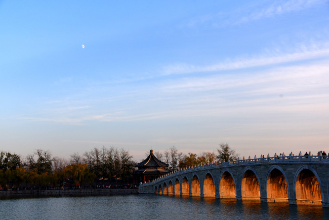 Photo prise le 24 novembre 2020 montrant le paysage du Palais d'été à Beijing, capitale de la Chine.