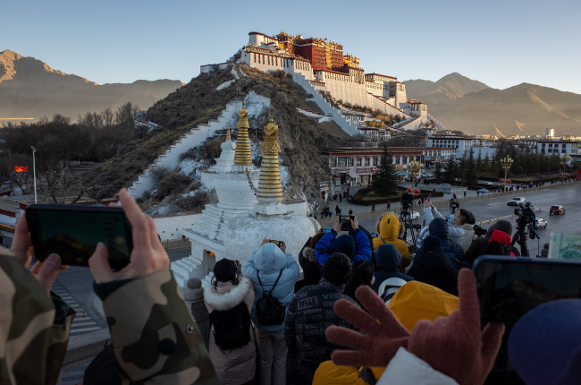 Prospérité sur le plateau : le Tibet accueille 30 millions de touristes en 2020 malgré la pandémie