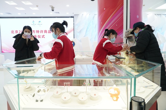 Beijing : ouverture d'un magasin phare des JO d'hiver à Wangfujing