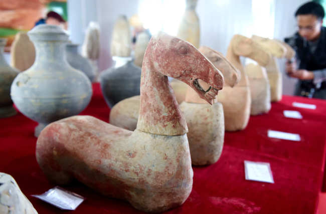 Découverte à Luoyang de figurines en poterie datant de la dynastie des Han de l’Ouest