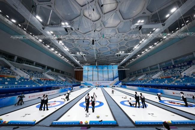 JO d'hiver de Beijing 2022 : tenue d'une épreuve test de curling au Centre national de natation