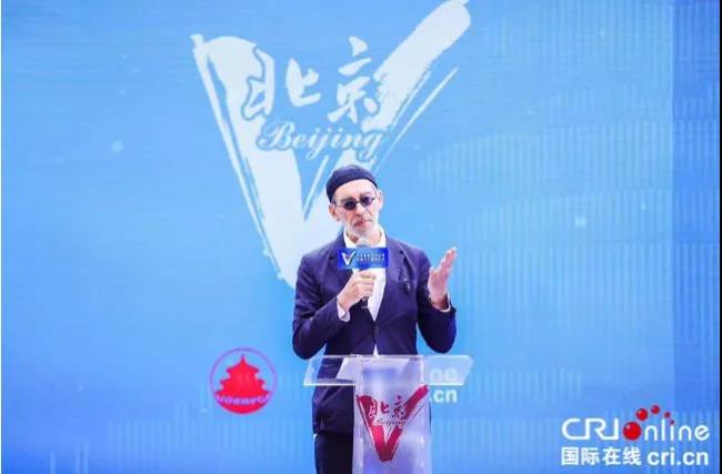 Yann lors de son discours à la cérémonie d’ouverture d’un voyage à la découverte de Beijing