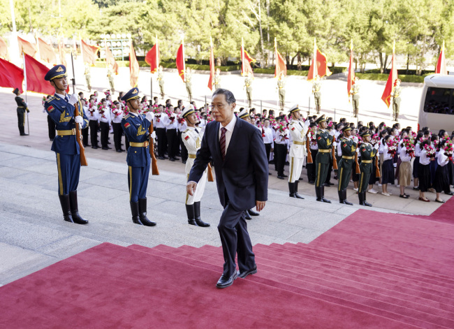 Ο Τζονγκ Νανσάν, αποδέκτης του Μεταλλίου της Δημοκρατίας, φτάνει στην Μεγάλη Αίθουσα του Λαού στο Πεκίνο, στις 8 Σεπτεμβρίου 2020.[Φωτογραφία / Xinhua]<br>