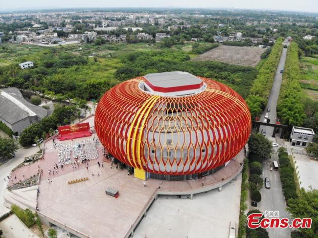 Ο εκθεσιακός χώρος του συμπλέγματος μουσείων Τζιεντσουάν άνοιξε στους επισκέπτες στο Τσενγκντού της επαρχίας Σιτσουάν της νοτιοδυτικής Κίνας στις 29 Ιουνίου 2021. (Φωτογραφία: China News Service)