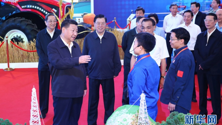 Xi Jinping visita Exposição "Os 5 anos de mudanças da China"