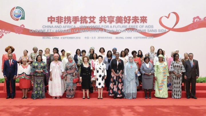 Primeira dama chinesa participa da reunião sino-africana de luta contra AIDS