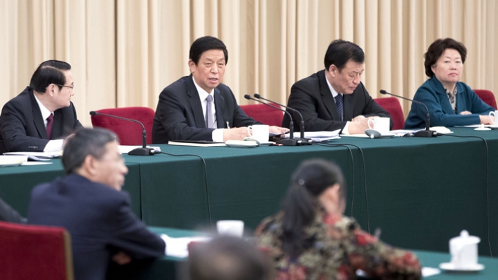 Li Zhanshu participa da deliberação dos representantes de Jiangxi na sessão da APN