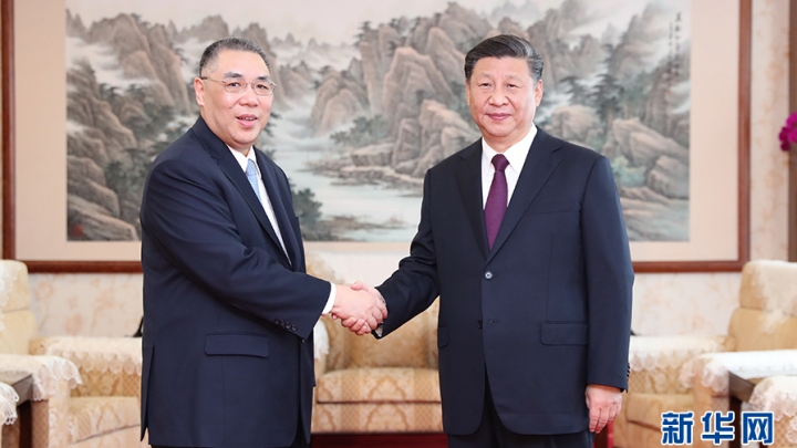 Xi Jinping reúne-se com Fernando Chui Sai On