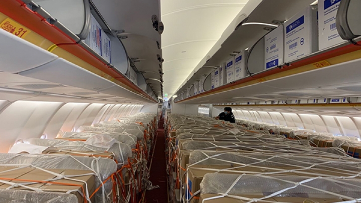 Aviões estrangeiros vêm à China buscar materiais de luta contra coronavírus