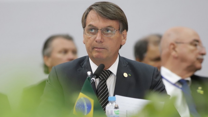 Presidente do Brasil, Jair Bolsonaro, testa positivo para COVID-19
