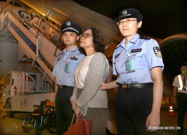 Находящаяся в бегах подозреваемая из "красного циркуляра" Интерпола по фамилии Минь сдалась китайским властям