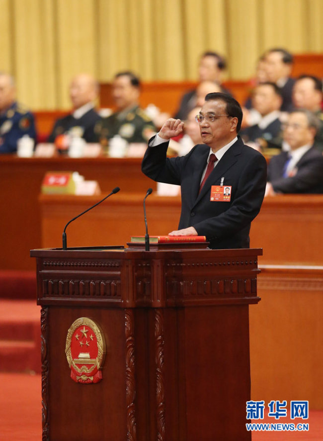 Ли Кэцян принес присягу на верность Конституции КНР