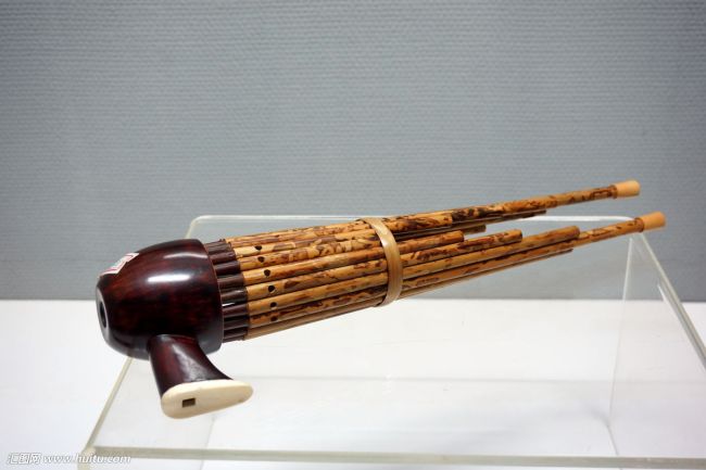  Китайский язычковой духовой музыкальный инструмент -- шэн
