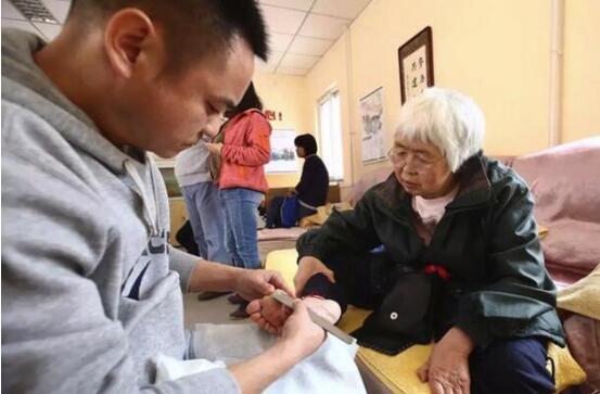 Первый центр по обслуживанию пожилых и инвалидов открылся в Пекине