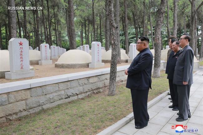 Ким Чен Ын возложил венки на кладбище китайских добровольцев 