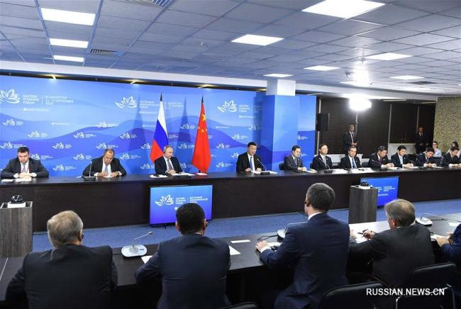 Си Цзиньпин и В. Путин приняли участие в диалоге руководителей регионов Китая и России