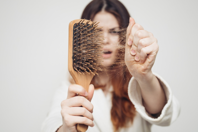 Как справимся с проблемой выпадения волос в домашних условиях? 