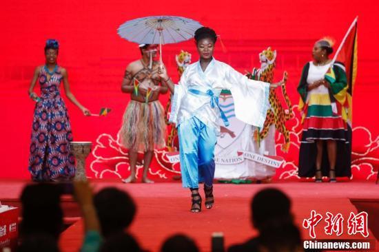 Россия на пьедестале конкурса национальных костюмов в Пекине