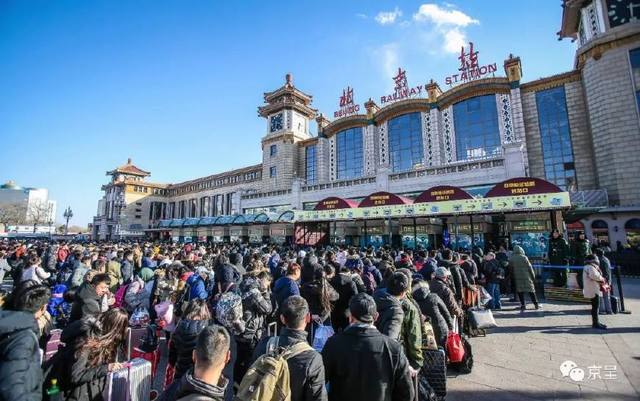В праздничные дни железные дороги Китая перевозят по свыше 10 млн пассажиров ежедневно