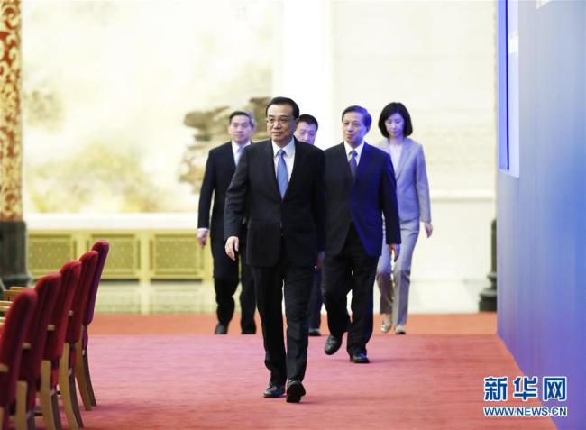 Ли Кэцян: Китай намерен осуществить более масштабное снижение налоговых платежей и денежных сборов в этом году