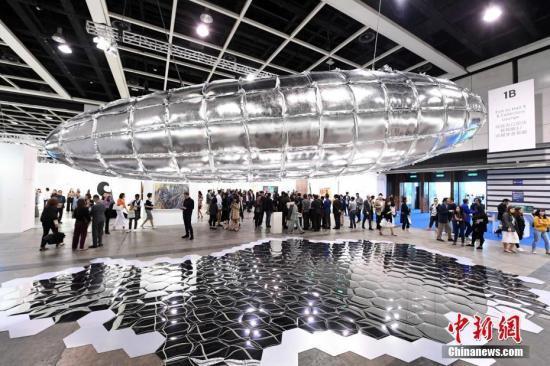 Выставка-ярмарка современного искусства в Сянгане «Арт-Базель» привлекла рекордные 88 тыс. посетителей