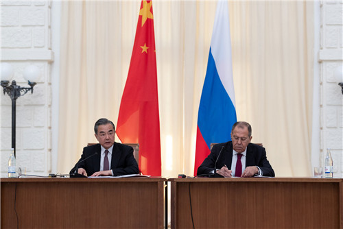 Министр иностранных дел Китая прокомментировал отношения между Китаем, Россией и США