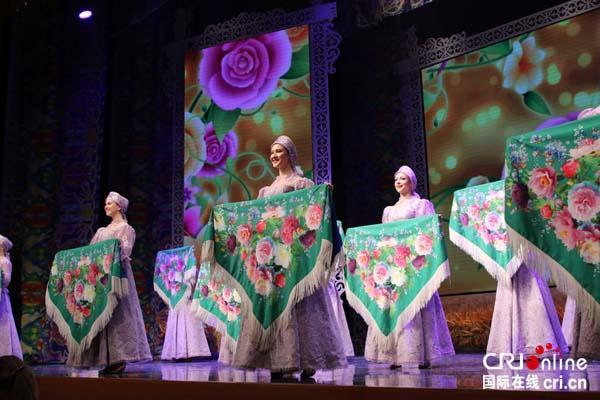 Китайские зрители с нетерпением ждут выступлений третьего сезона Национального театра народной музыки и песни «Золотое кольцо»