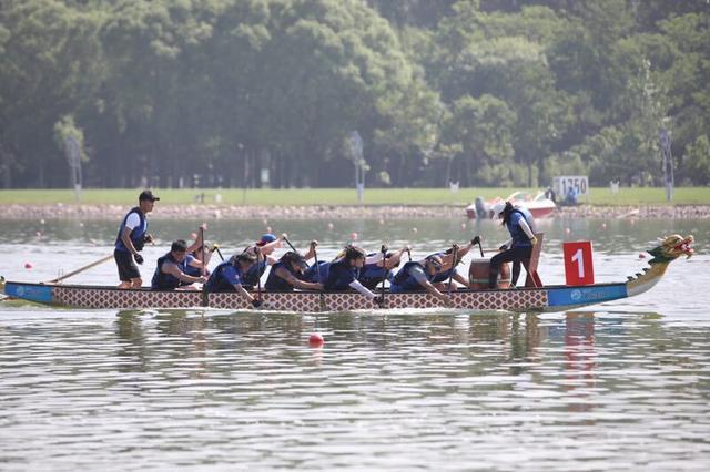 В Пекине прошли гонки на драконьих лодках