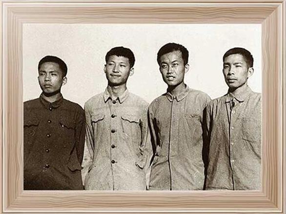 Си Цзиньпин в уезде Яньчуань провинции Шэньси, 1973 г.