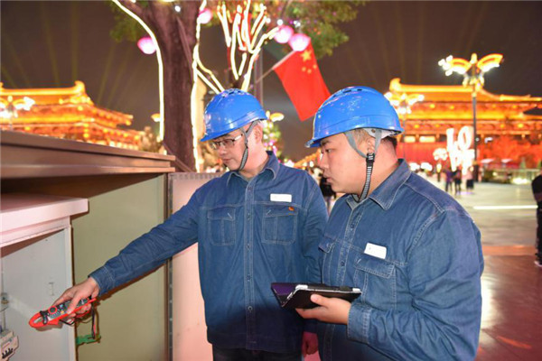 Проверка трансорматорного оборудования в туристической зоне «неспящий Датан» города Сиань
