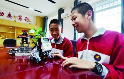 چین کے پرائمری اسکول میں طالب علموں کی واپسی